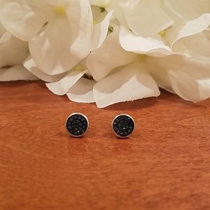 ⭐️🎉5/$25🎉 Navy Blue and Silver Studs